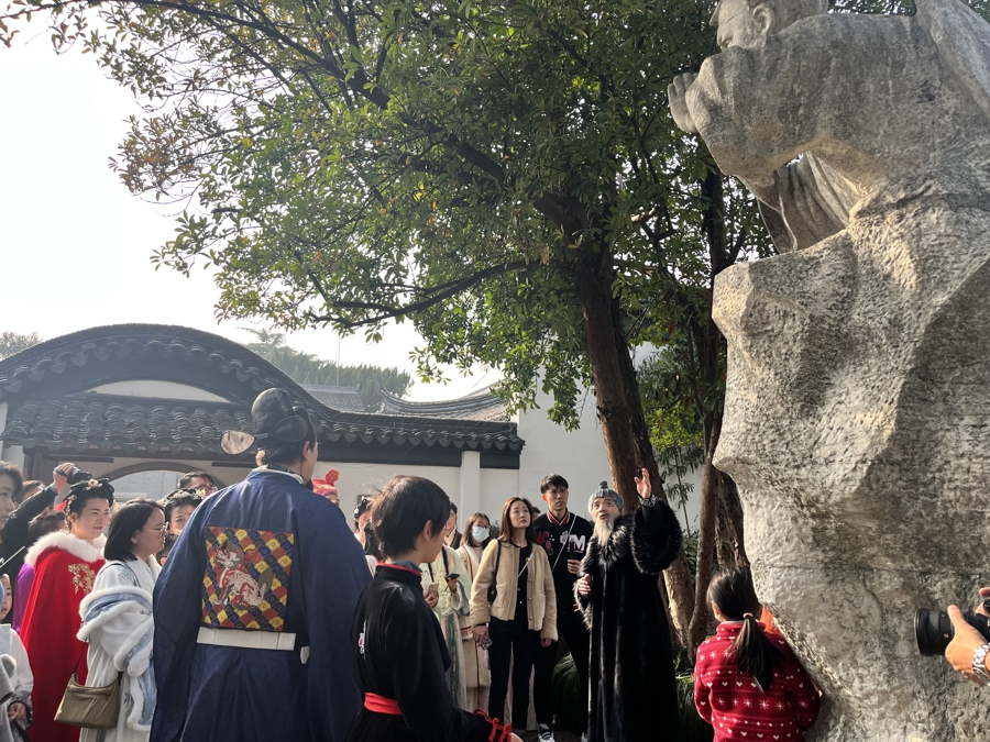 嘉定州橋景區提供更“高階”古鎮老街玩法 換上漢服 與歷史人物對話