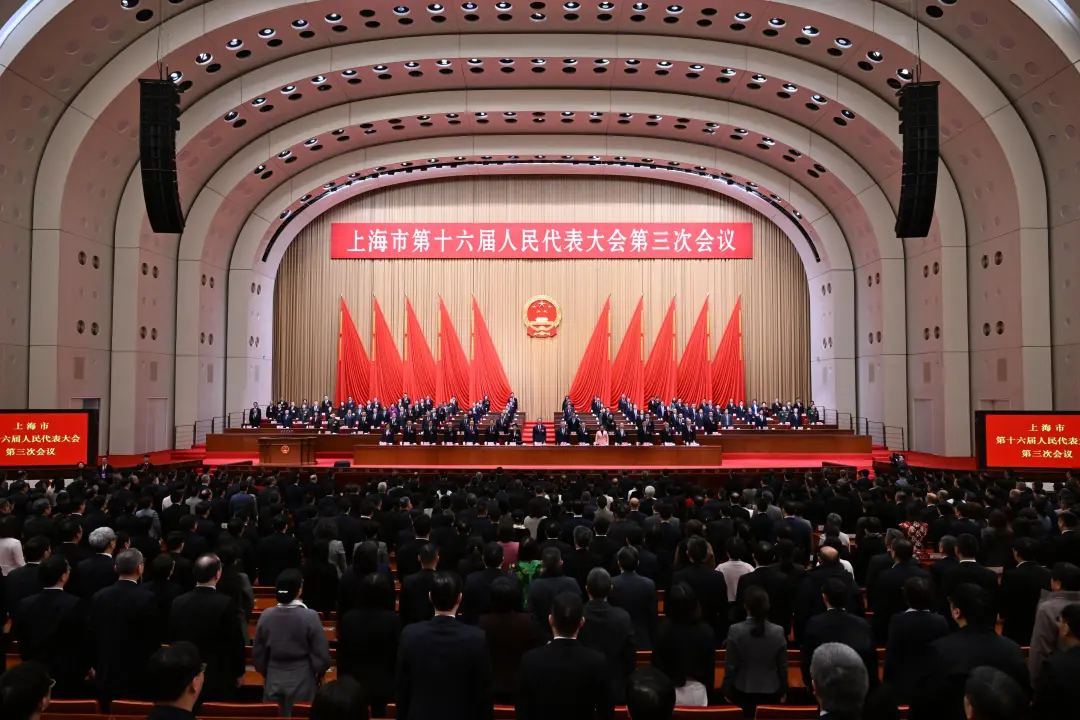 昨天，上海市第十六屆人民代表大會第三次會議在上海世博中心勝利閉幕。記者 張馳 攝  .jpeg